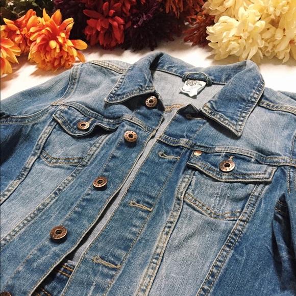 Cropped Jean Jacket - Picture 2 of 3